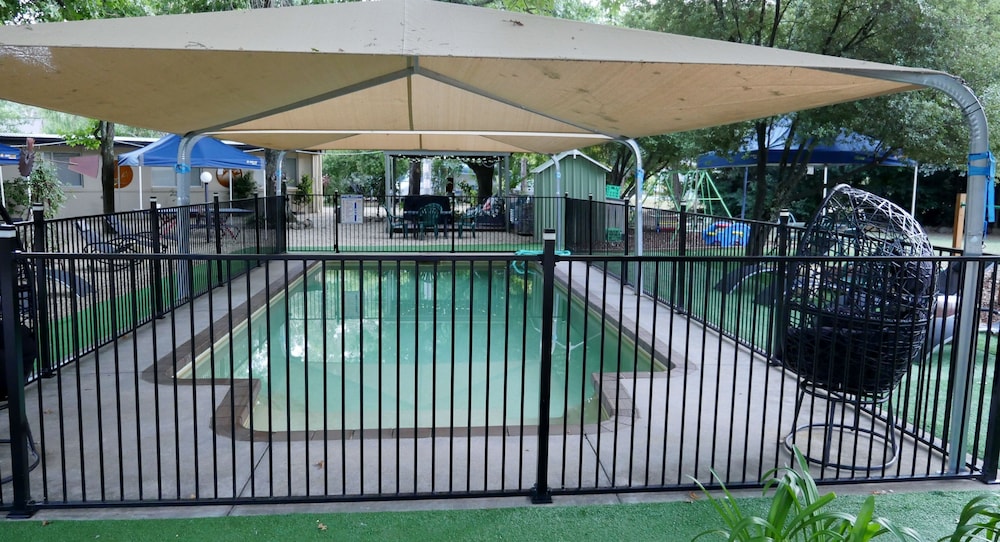 Adina Lodge Holiday Units