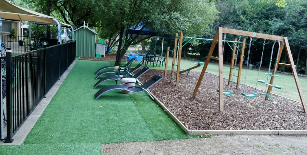 Adina Lodge Holiday Units