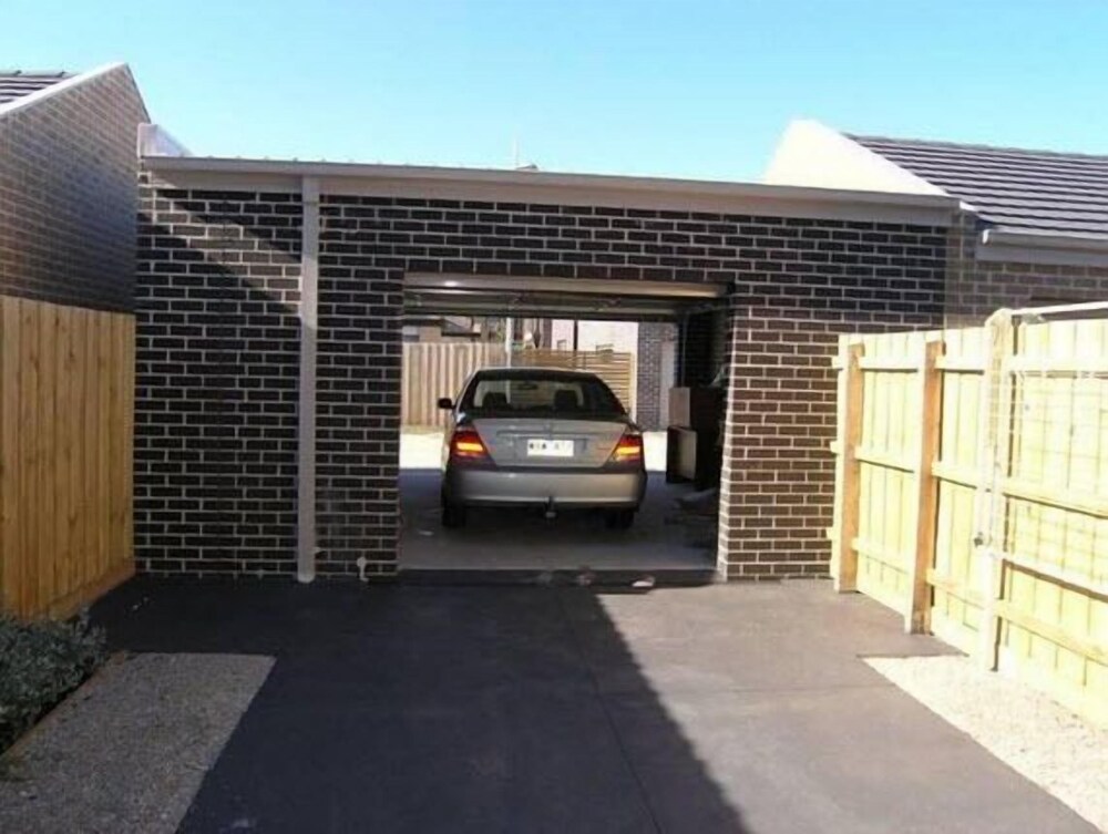 Insaa Serviced Apartments Dandenong