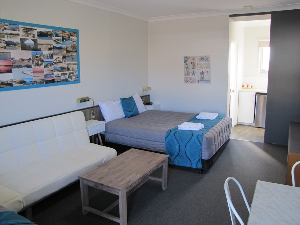 Living area, Top of the Town Motel Narooma