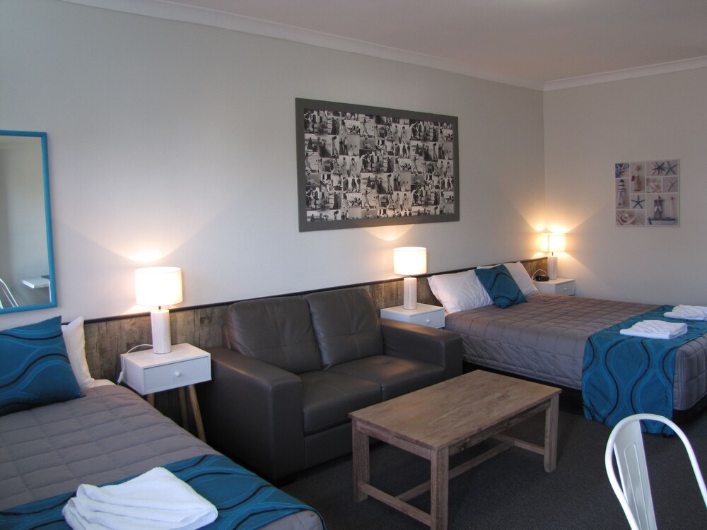 Living area, Top of the Town Motel Narooma