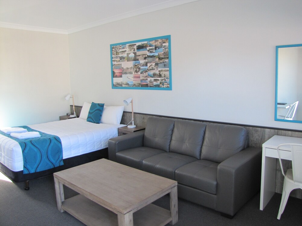 Living area, Top of the Town Motel Narooma