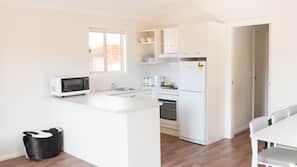 Microwave, coffee/tea maker, electric kettle