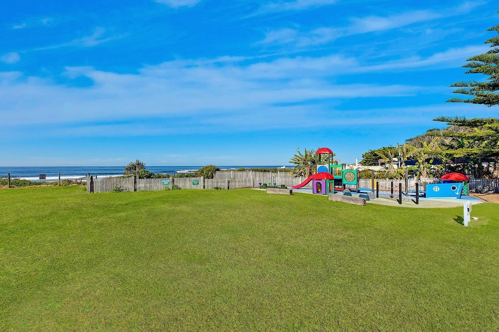 Blue Lagoon Beach Resort Bateau Bay, AUS - Best Price Guarantee ...