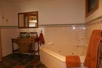 Cottages On Edward Deals Reviews Deniliquin Aus Wotif
