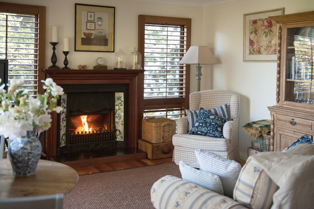 Woolrich Historic Garden Cottage