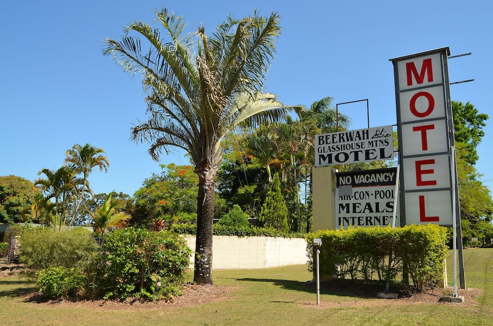 Beerwah Glasshouse Mountains Motel Deals & Reviews (Glass House