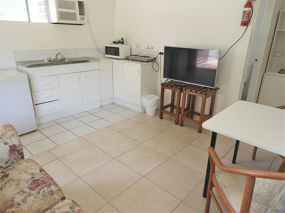 Beerwah Glasshouse Mountains Motel Deals & Reviews (Glass House