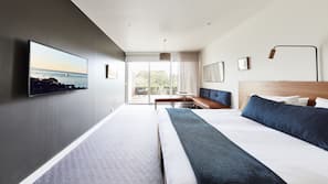 Minibar, in-room safe, desk, iron/ironing board