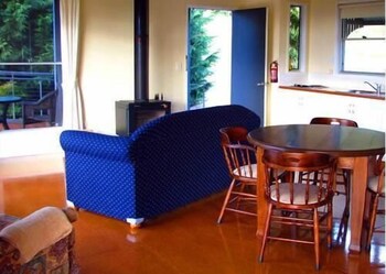 Spring Creek Mountain Cafe Cottages Deals Reviews The Falls