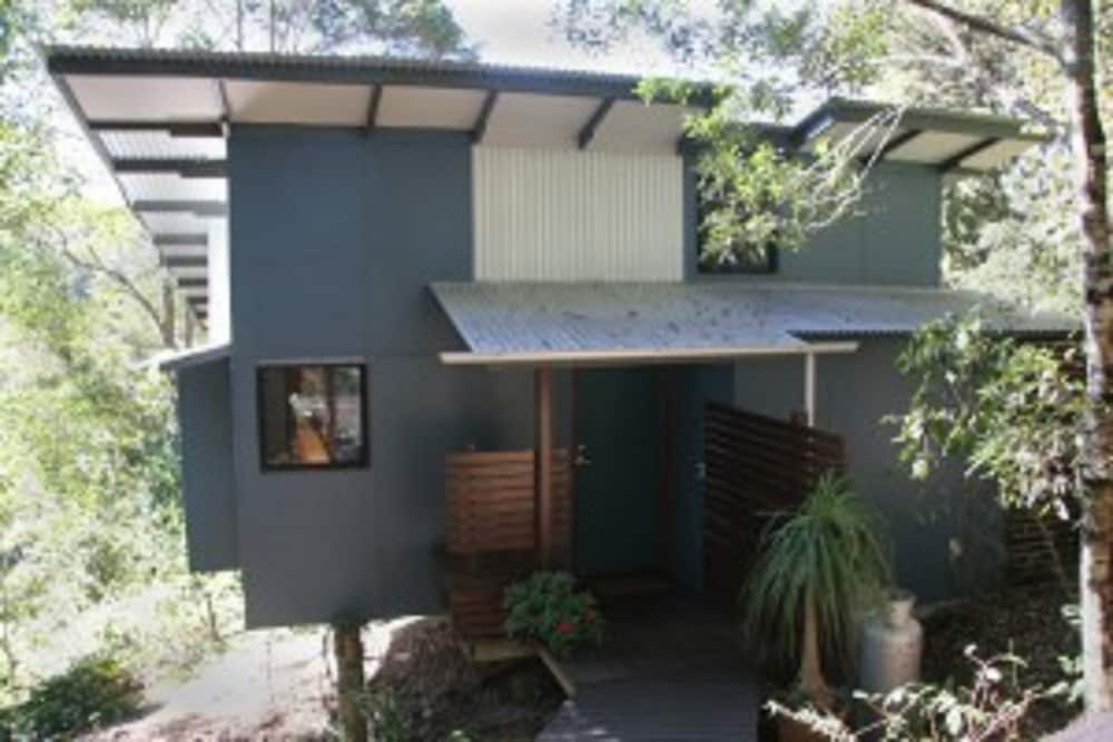 Lyola Pavilions in the Forest in Maleny, Australia