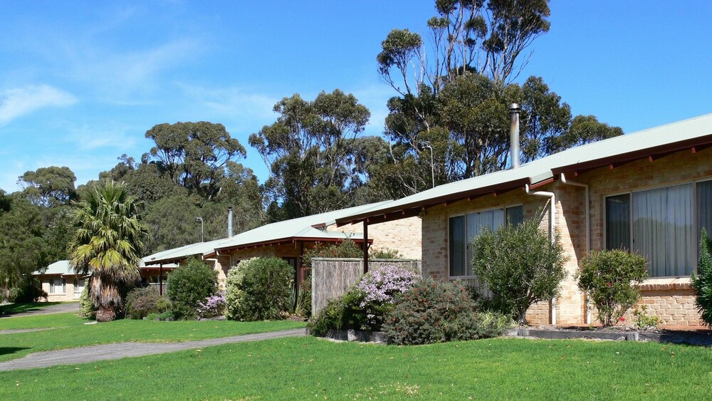 Front of property, Spring Bay Villas