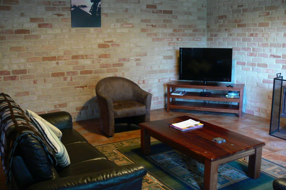 Living room, Spring Bay Villas