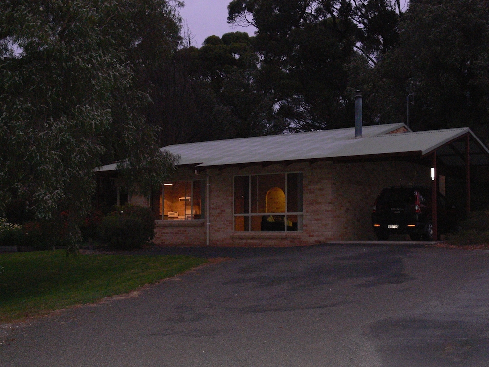 Front of property, Spring Bay Villas