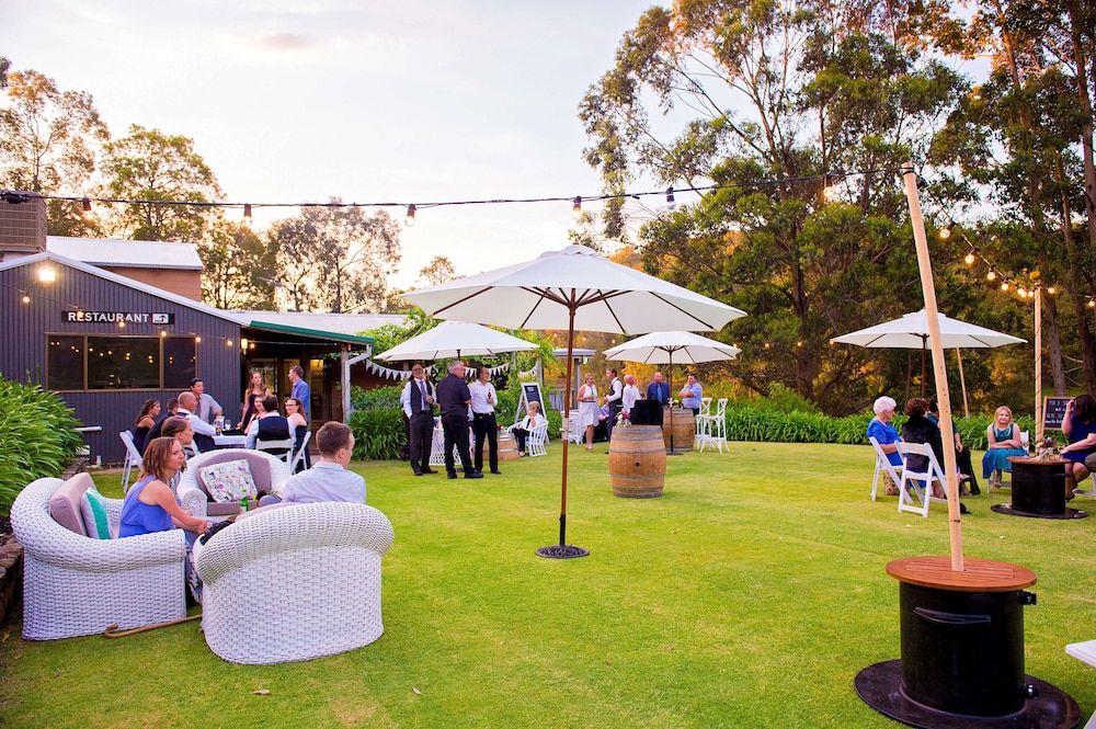 Outdoor wedding area, Evedon Park Bush Retreat