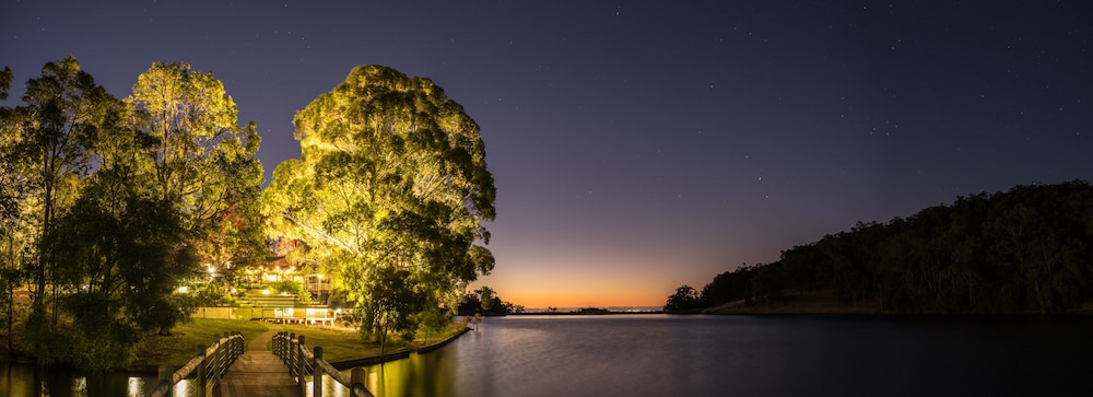 Lake, Evedon Park Bush Retreat