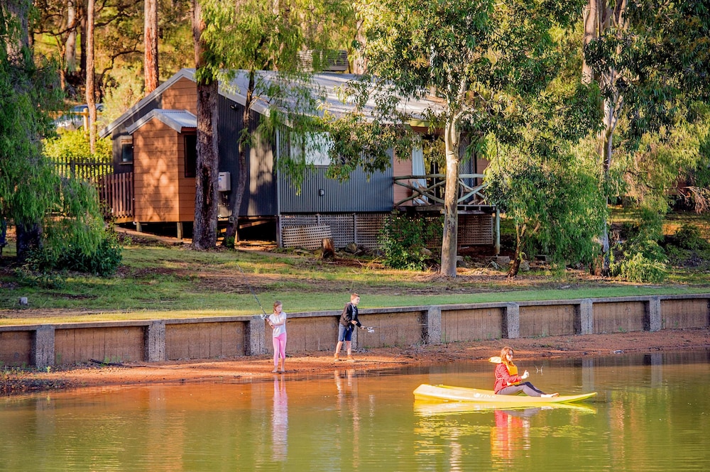 Kayaking, Evedon Park Bush Retreat