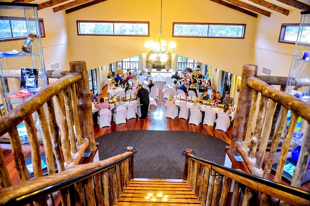 Indoor wedding, Evedon Park Bush Retreat