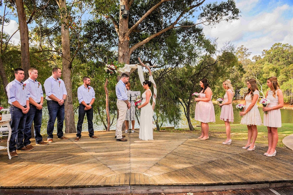 Outdoor wedding area, Evedon Park Bush Retreat