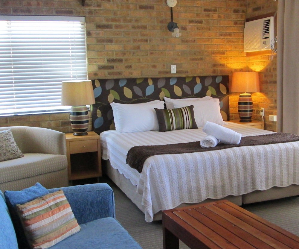 Hawks Nest Motel in Hawks Nest Best Rates & Deals on Orbitz