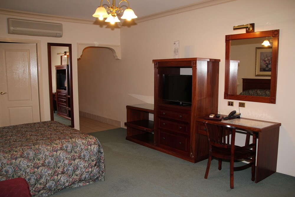 The Lawson Riverside Suites