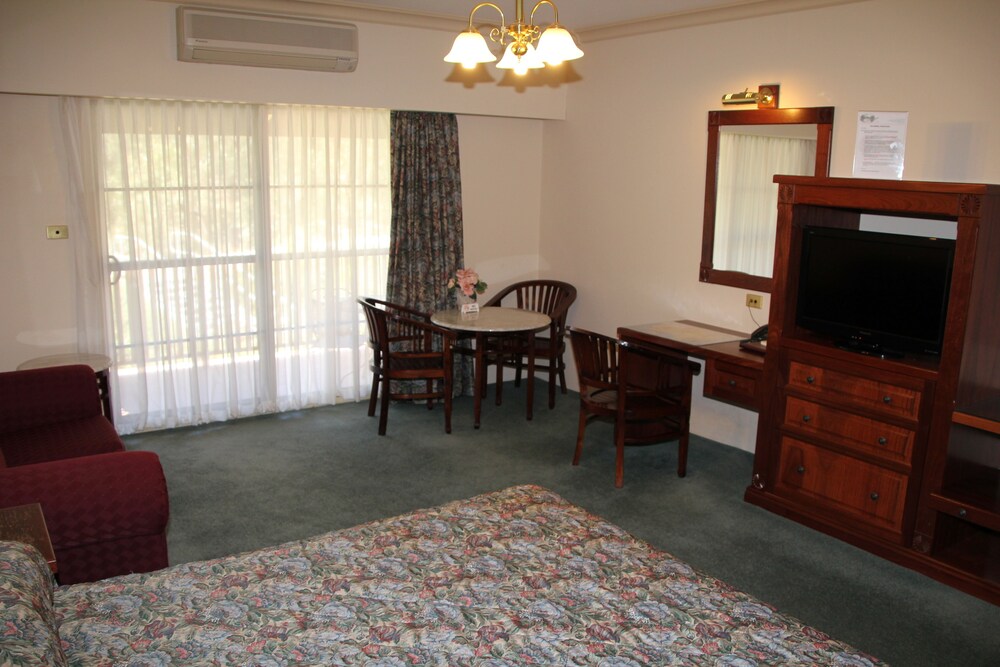 The Lawson Riverside Suites