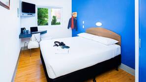 Een kluis op de kamer, een bureau, babybedden, gratis wifi