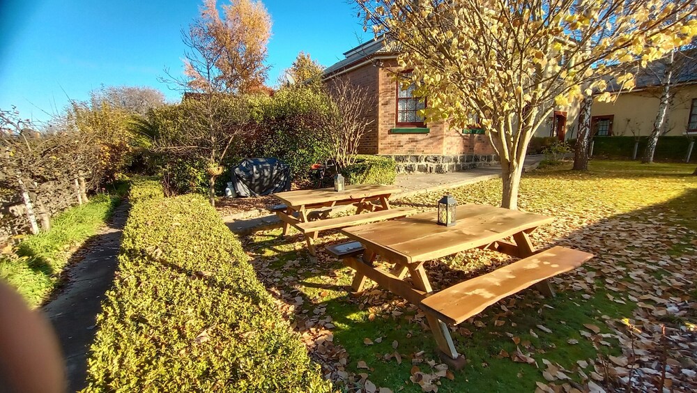 BBQ/picnic area, Blakes Manor Self Contained Heritage Accommodation