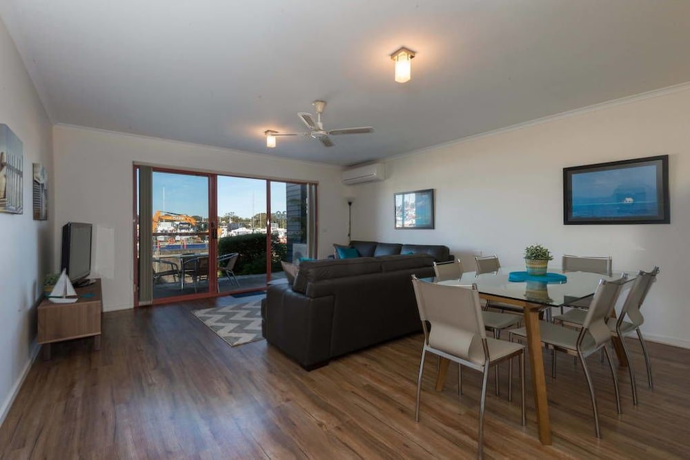 Mariners Cove at Paynesville Motel & Apartments AU178 Deals & Reviews