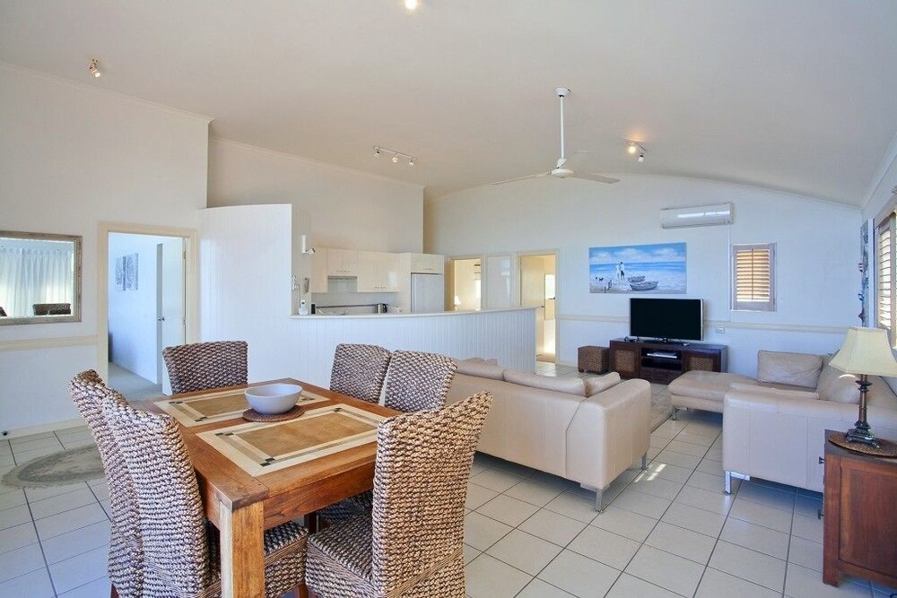 Aqua Promenade Beachfront Apartments