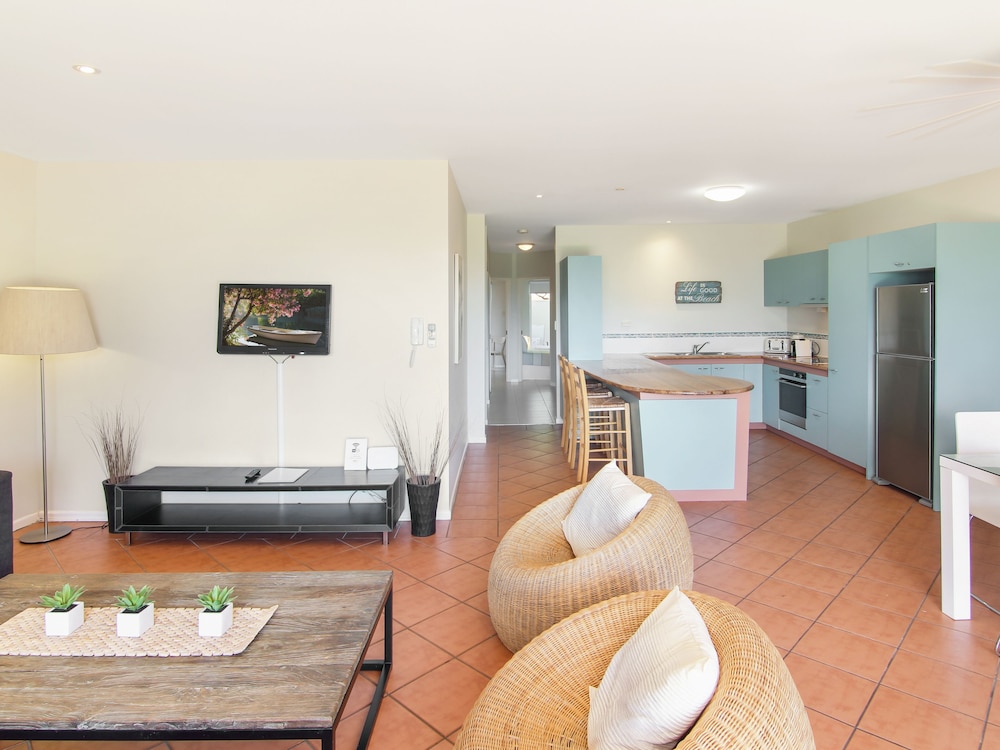 Aqua Promenade Beachfront Apartments