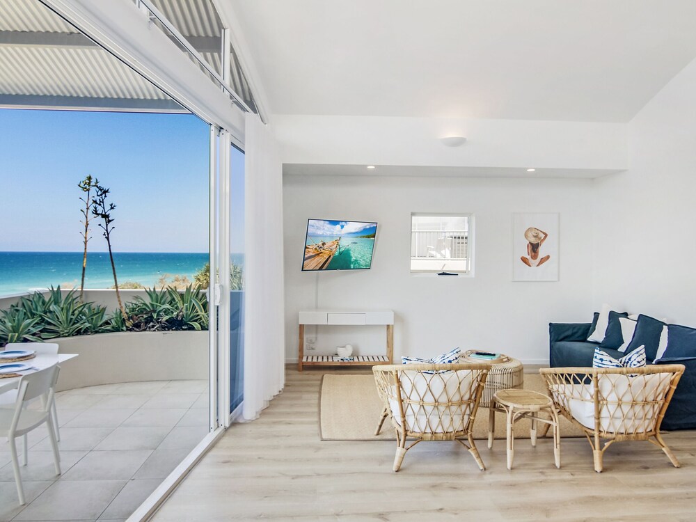 Aqua Promenade Beachfront Apartments