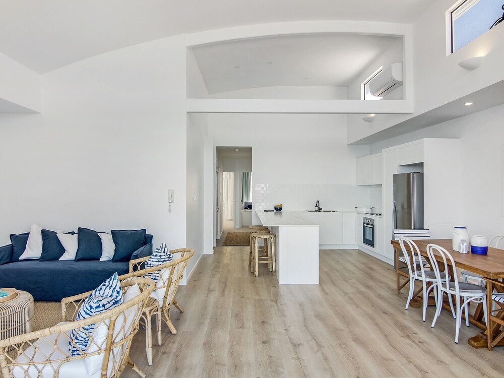 Aqua Promenade Beachfront Apartments