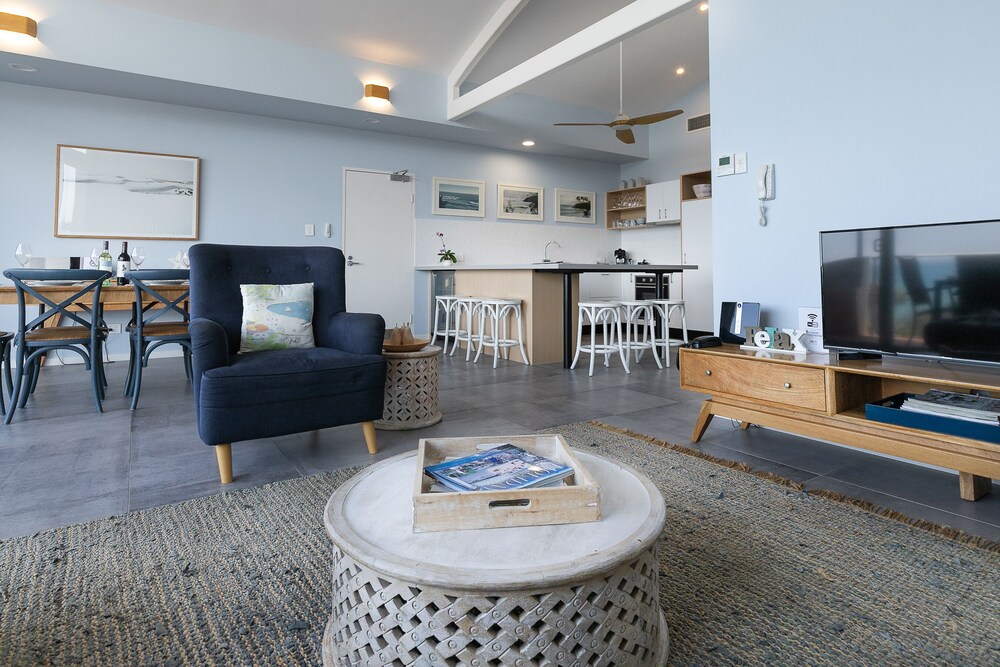 Aqua Promenade Beachfront Apartments