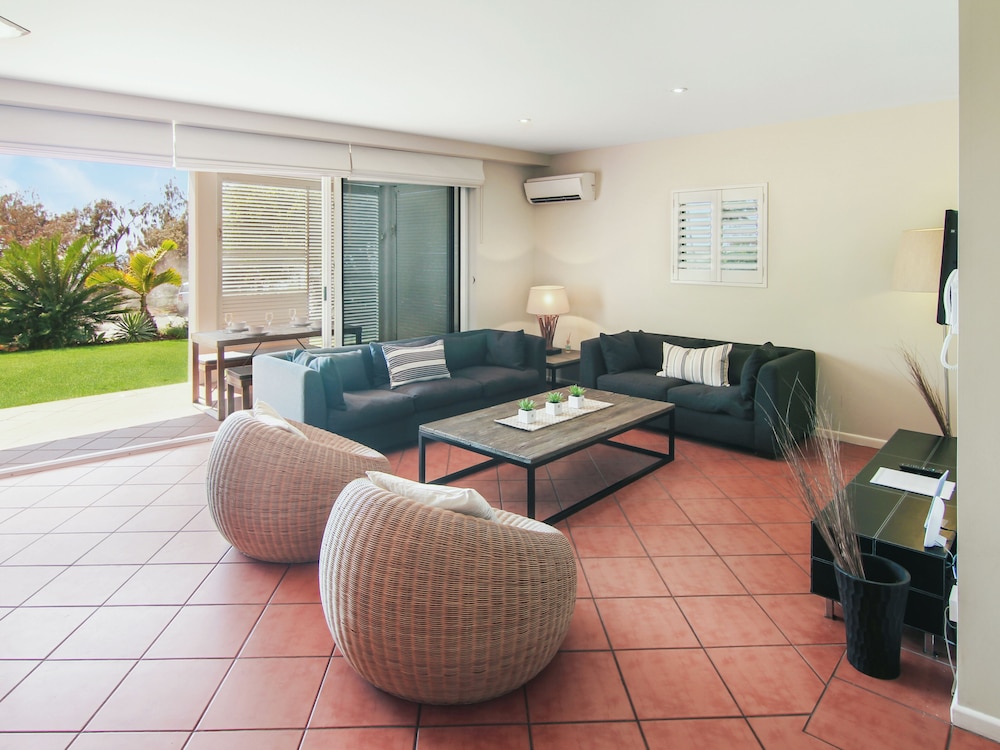 Aqua Promenade Beachfront Apartments