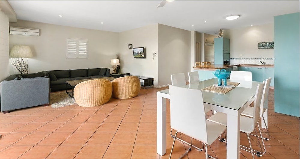 Aqua Promenade Beachfront Apartments