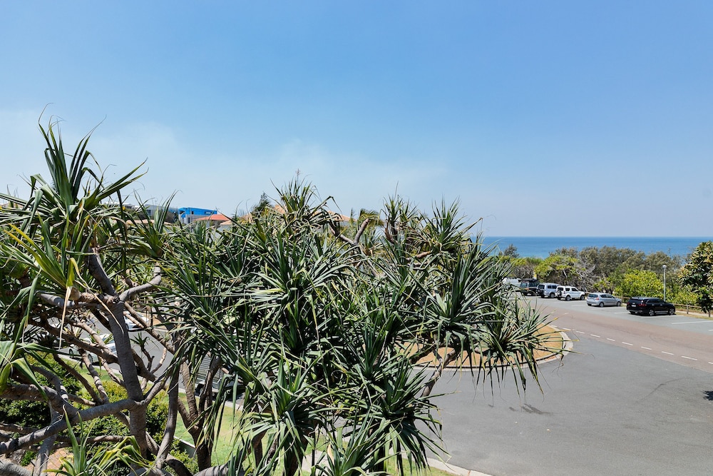 Aqua Promenade Beachfront Apartments