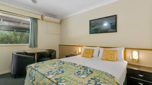 Minibar, iron/ironing board, free WiFi