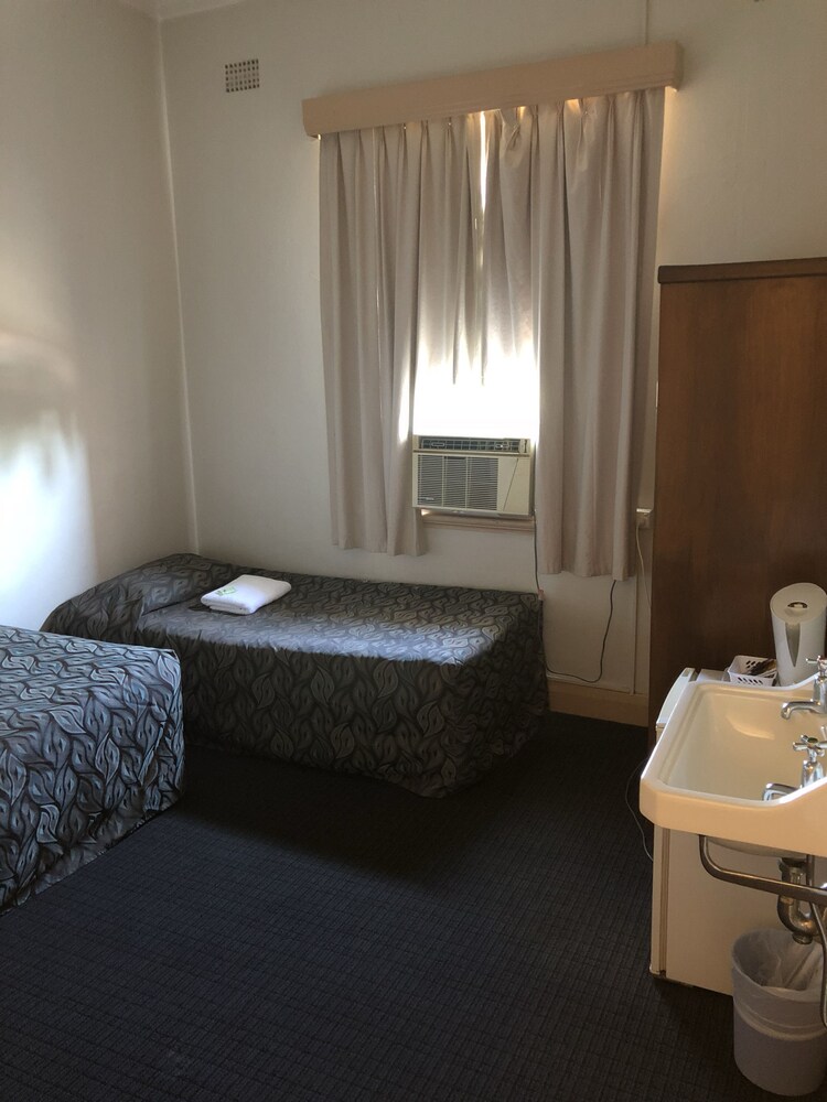 Room, The William Farrer Hotel