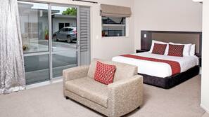 Egyptian cotton sheets, premium bedding, pillow top beds, desk