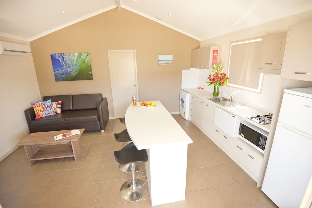 The Bowlo Holiday Cabins AU130 Deals & Reviews (Evans Head, AUS) Wotif