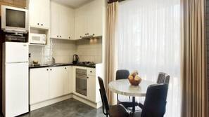 Fridge, microwave, coffee/tea maker, cookware/dishes/utensils