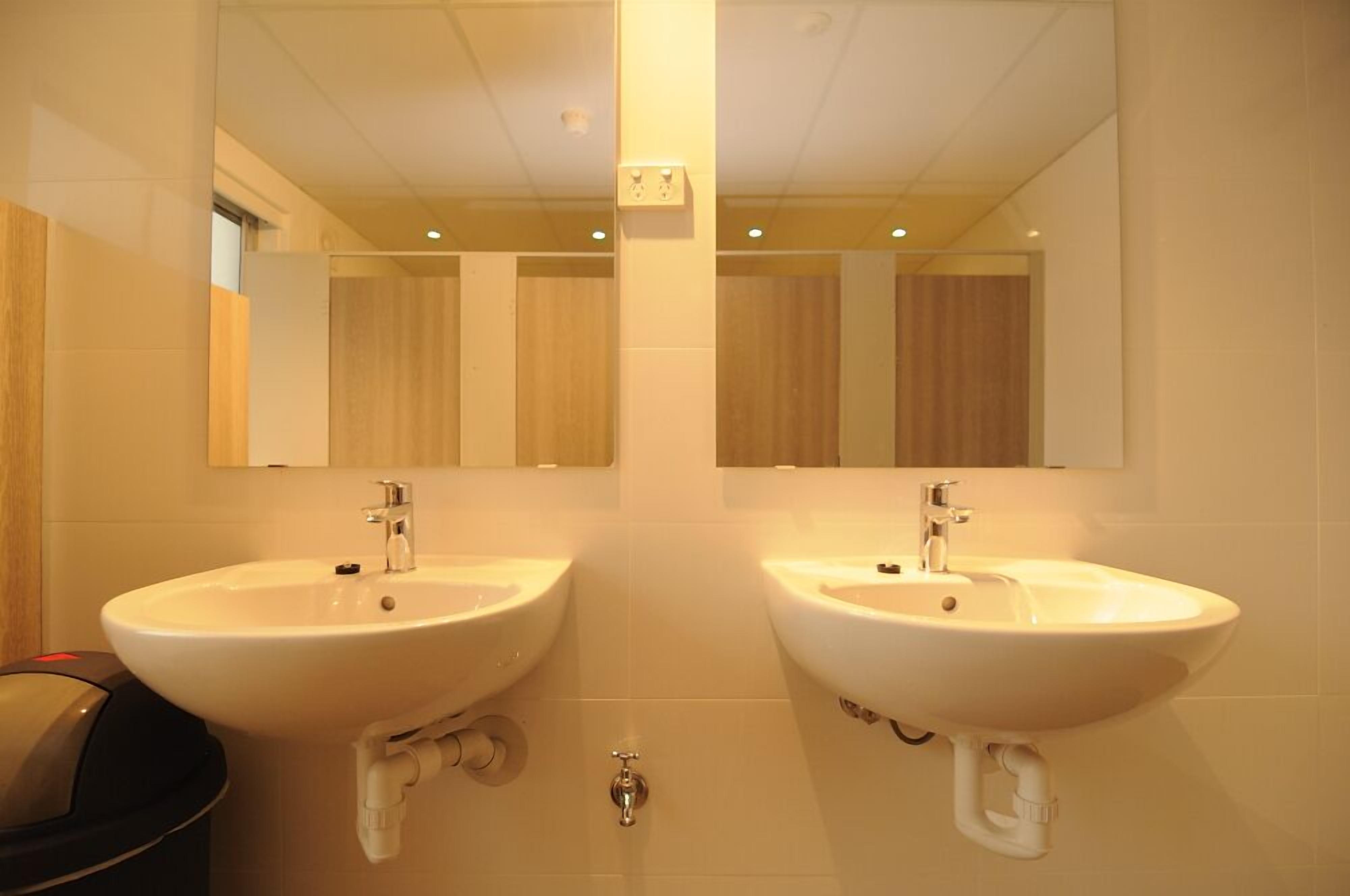 Kangaroo Inn - Hostel