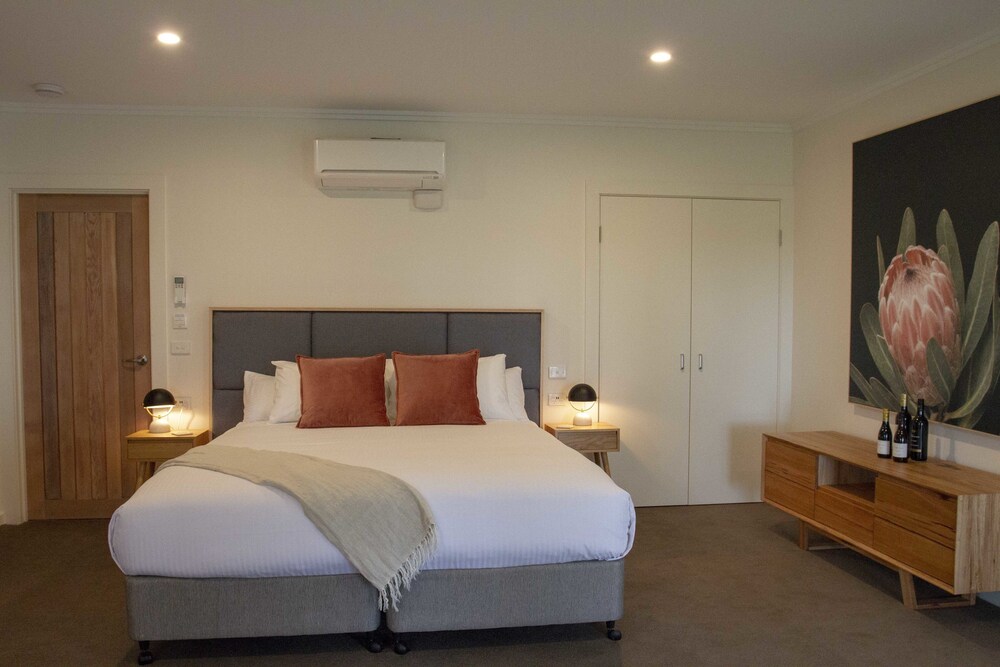 Room, Balgownie Estate Winery Retreat & Restaurant