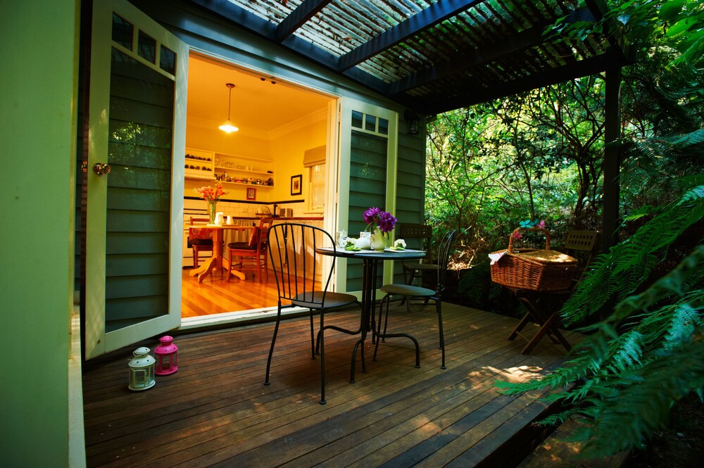 Gatehouse Cottage at Merrow Cottages - Mt Dandenong