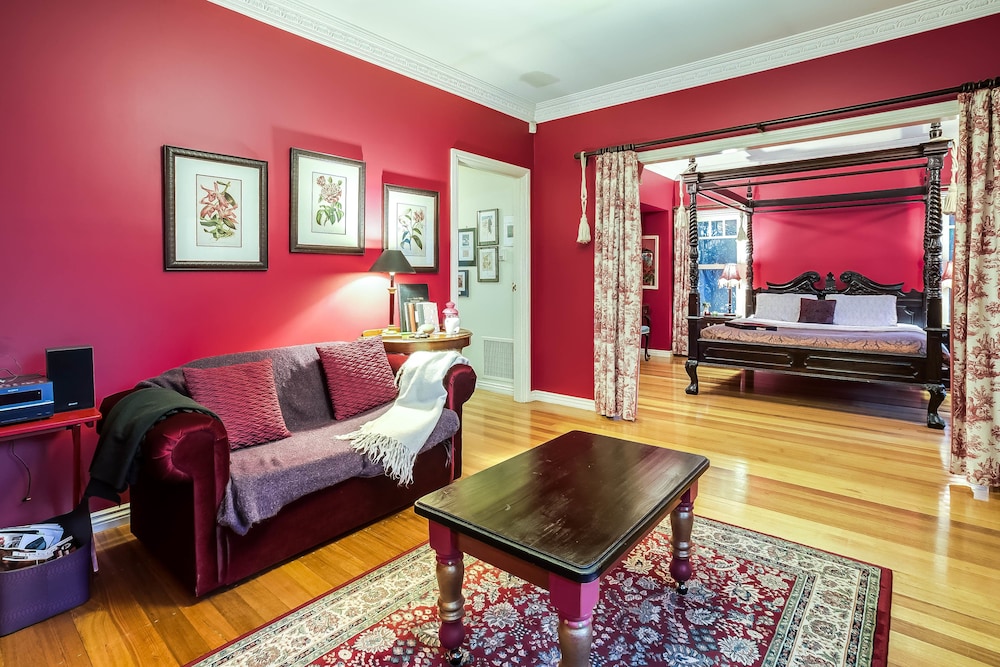 Gatehouse Cottage at Merrow Cottages - Mt Dandenong