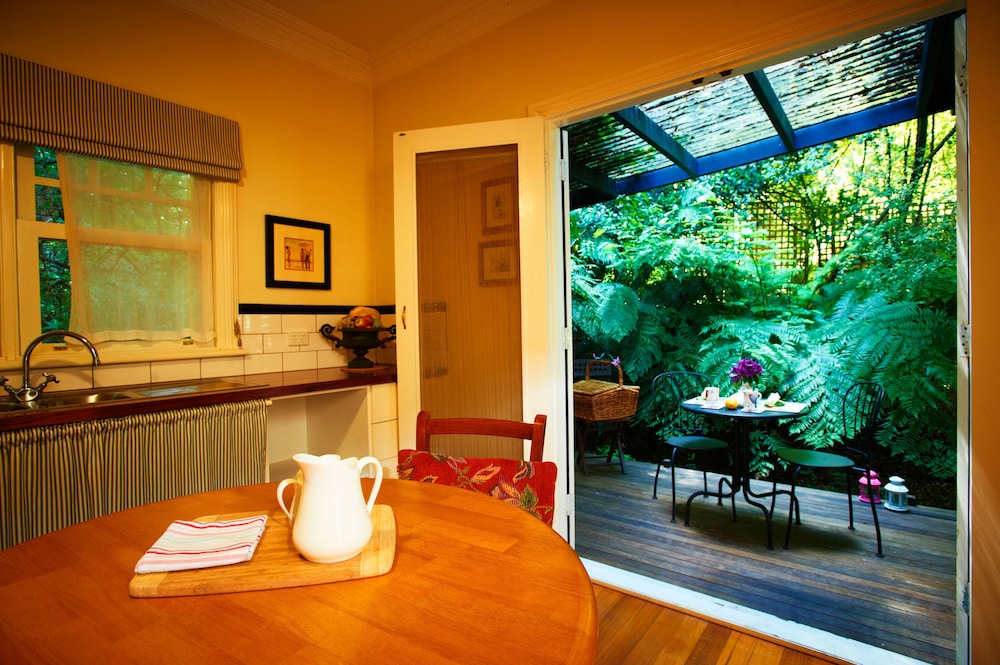 Gatehouse Cottage at Merrow Cottages - Mt Dandenong