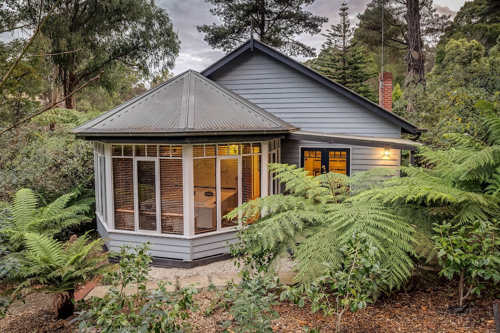 Gatehouse Cottage at Merrow Cottages - Mt Dandenong