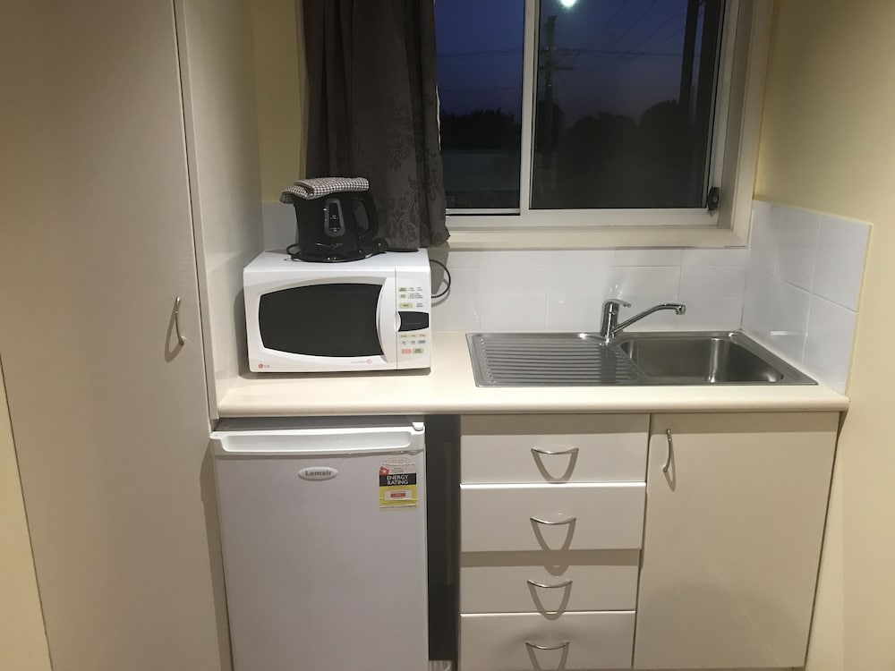 Private kitchenette, Toukley Motor Inn