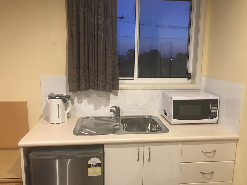 Private kitchenette, Toukley Motor Inn